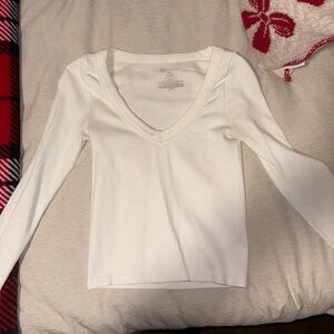 NWOT Ribbed White V Neck Long Sleeve Top